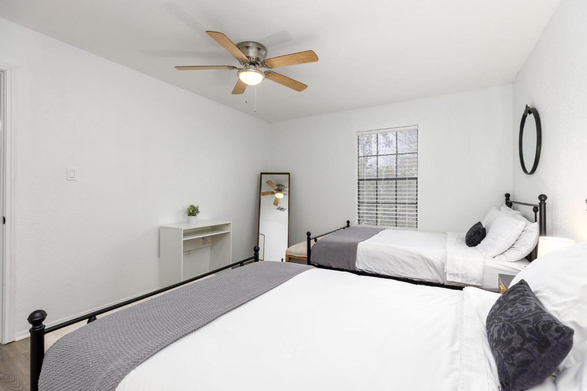 Timeless-Texas-Inn - Heated Pool Oasis & Lux Vibe Раунд Рок Екстериор снимка