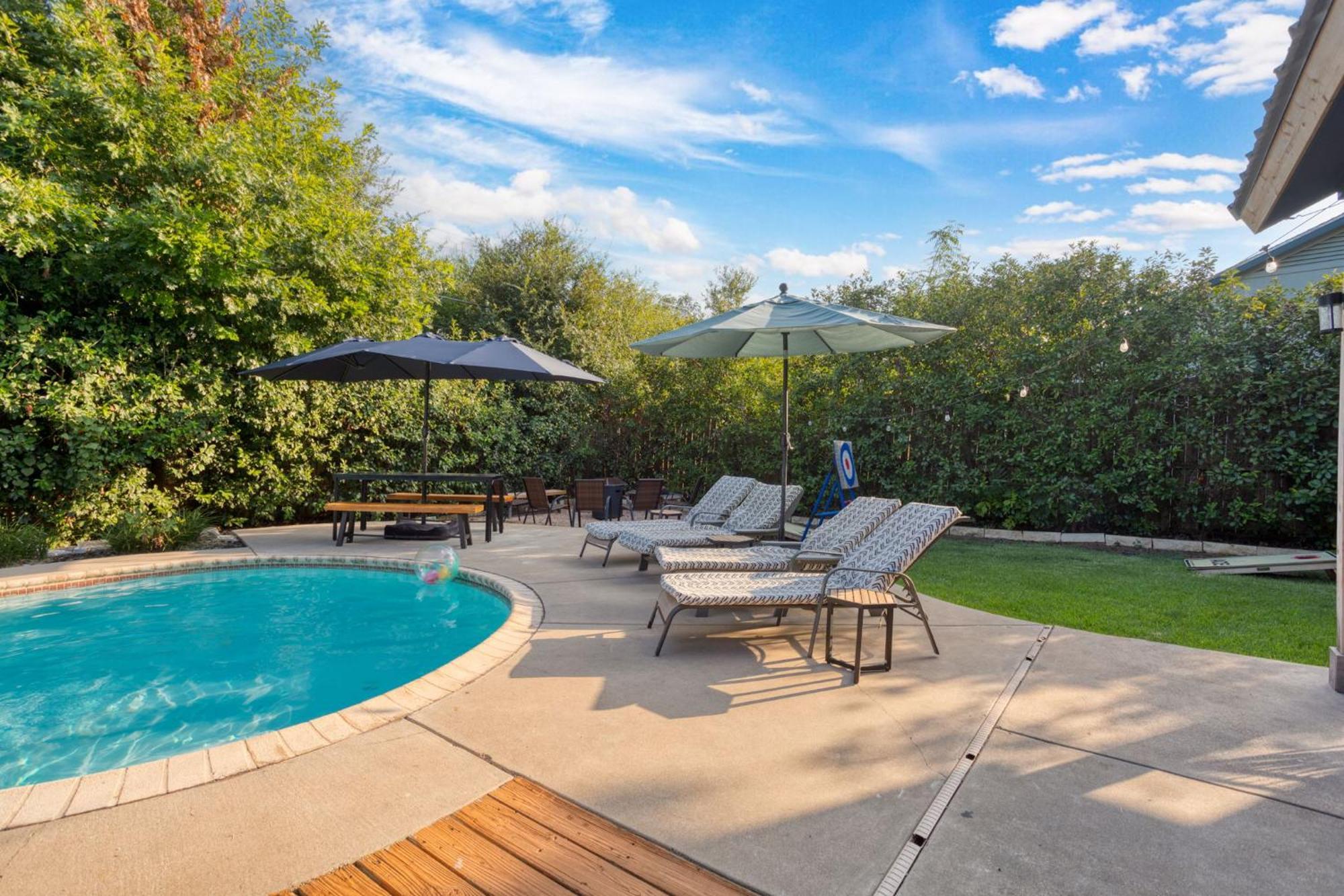 Timeless-Texas-Inn - Heated Pool Oasis & Lux Vibe Раунд Рок Екстериор снимка